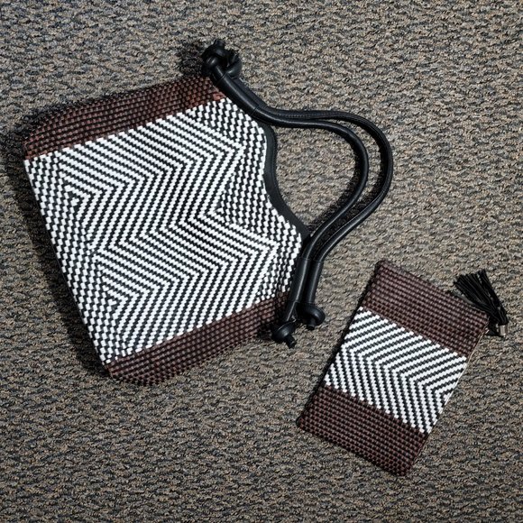 Tribal Chic! NWT Black and White Woven Tote and Makeup Bag Bundle - Picture 16 of 16